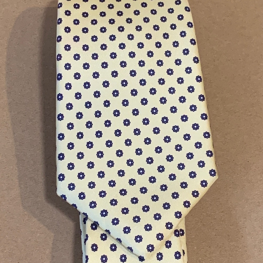 Christian Dior All Silk Tie butter yellow color w/ small geometric design